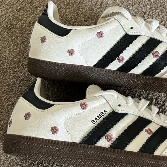 Adidas Samba White Sneakers with Black Stripes and Floral Embroidery - Picture 2 of 14